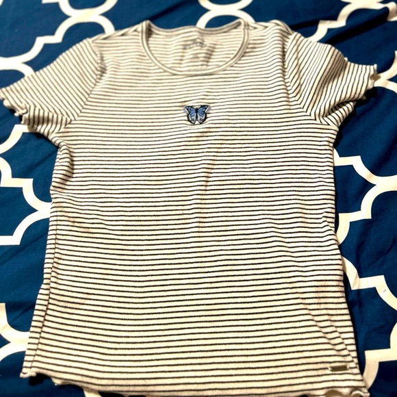 Like new Hollister Butterfly Babydoll  Tee XS - Picture 1 of 4